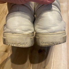 DIESEL✨ハイカット形✨ホワイトスニーカー✨の画像