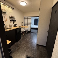 【礼金・紹介手数料０円！】【家具付き！】リフォーム済みデザイナー...