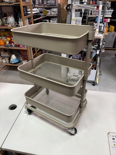ニトリ 高さ調節ができる スチールワゴン トロリ 3 カラー: モカ　キャスター付 中古品 ①