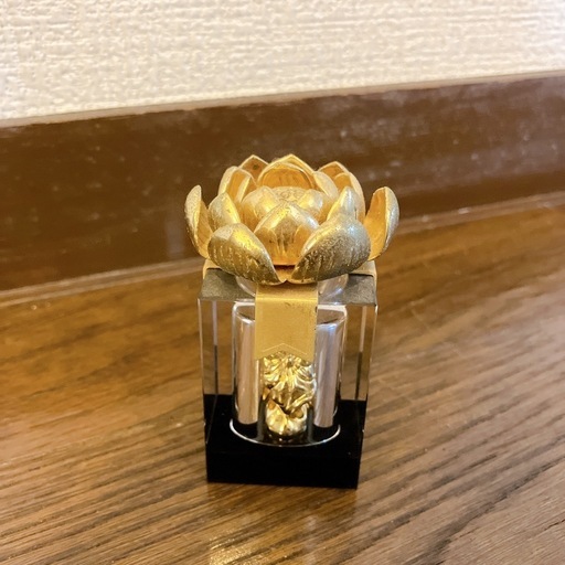 金色の置物