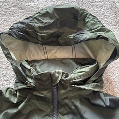 ギャップ　子供服　迷彩　アウター　フード付き　2点セット　の画像