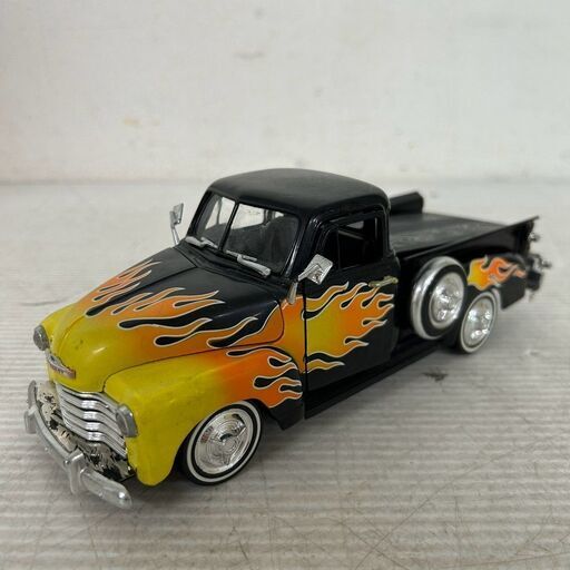 【メーカー不明】1953 シボレー 3100 ピックアップトラック CHEVROLET 1/24 スケール ミニカー ファイアパターン コレクション Y1150