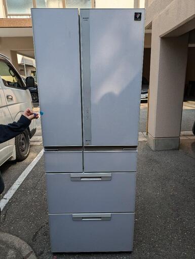 SJ-GF50X-W\n\nシャープ　6ドア冷蔵庫\n\n501 L