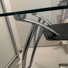 ガラステーブルの画像
