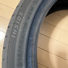 新品タイヤ　215/45/18 