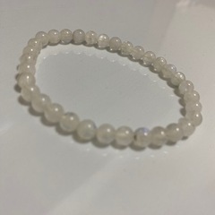 ブルームーンストーンのブレスレットの画像