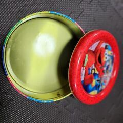 ユニバのお菓子の空き缶の画像