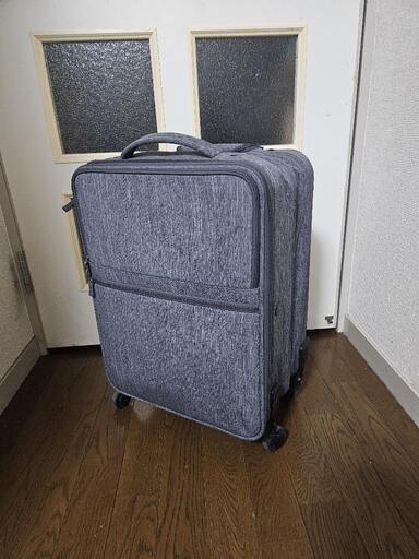 [無印良品]半分の厚みで収納できるソフトキャリー
