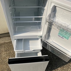 【期間限定新生活応援値下げ】【高年式】Hisense ノンフロン冷凍冷蔵庫 HR-D13E3W 右開き ハイセンス 135L 2023年製 簡易清掃済み 通電確認済みの画像