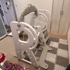 子供用 滑り台とブランコ 屋内用の画像