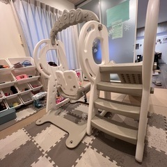 子供用 滑り台とブランコ 屋内用の画像