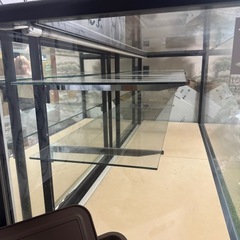 ガラスショーケース　点灯機能付きの画像