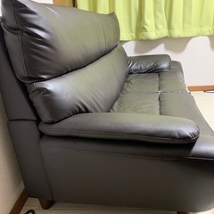 三人掛けソファー　ブラウン　リビング用　の画像