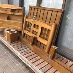 木製シングルベッド台の画像