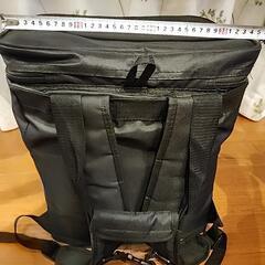 中古　キャプテンスタッグ(CAPTAIN STAG) ソフトクーラー　保冷バッグ クーラーバッグ スクエア リュック型 クーラーボックス黒色の画像