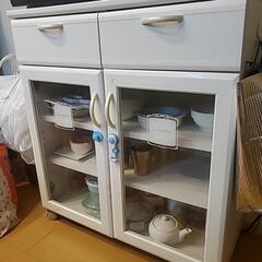 キャビネット、食器棚