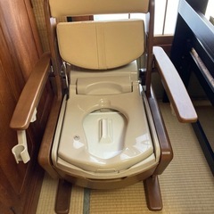 安寿　家具調トイレ　ウォッシュレット付の画像