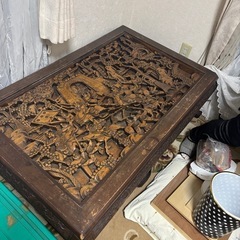 三国志の物語が描かれたテーブル
