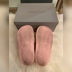CHARLES & KEITH ウーブンバックルスライドサンダルの画像