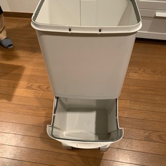 差し上げます。2段式ゴミ箱の画像