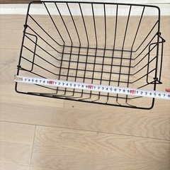 黒カゴの画像