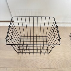 黒カゴの画像