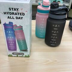 水筒 ウォーターボトル 色8色程 500ml スポーツボトル プラスチック 目盛り付き 洗いやすい 広口 ストロー 直飲み 耐冷 耐熱 持ち手付き 携帯便利 軽い　まとめ買い歓迎　卸ます　アマゾン引き上げ商品　倒産品　ネット商材　卸ます　転売　アマゾン引き上げ商品　卸し　問屋　倒産品　転売OK　ネット商材　アマゾン　商品　新品　未使用　アウトレット　卸売　卸売りの画像