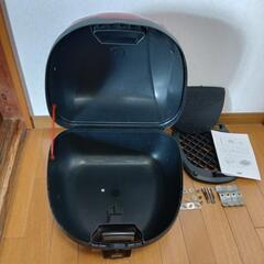バイクリアボックス30L   一部欠品有り錆あり。の画像