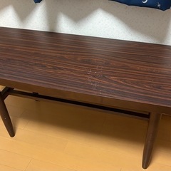 木製テーブル