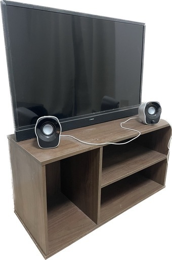 テレビ、テレビ台、スピーカー