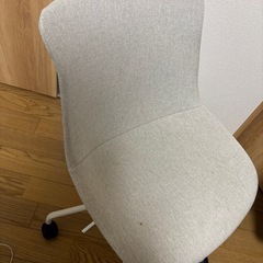 グレーの椅子