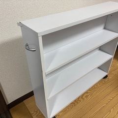 【無料】キャスター付き本棚収納の画像