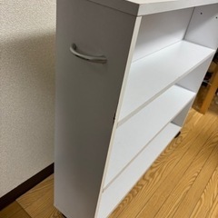 【無料】キャスター付き本棚収納の画像