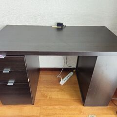 机（ニトリ）