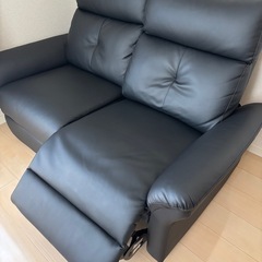 快適でスタイリッシュな2人掛けソファ、お譲りします！
