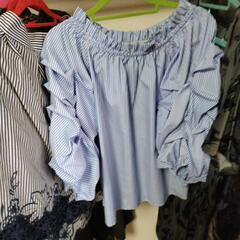スカート　ブルーの服の画像