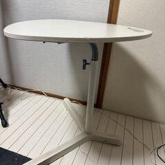 IKEA コーヒーテーブル ノートPCスタンドの画像