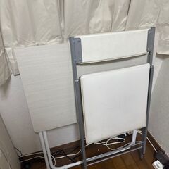 ニトリ　折りたたみ机+椅子セットの画像