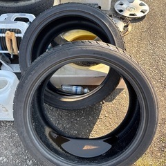 275/35R20 メーカー違い２本