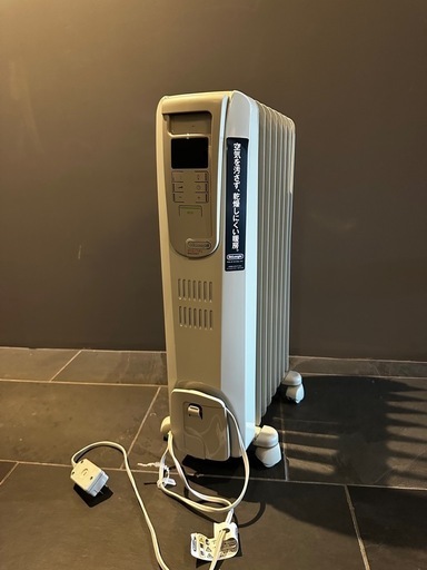 デロンギ　オイルヒーターKHD410822-LG