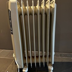 デロンギ　オイルヒーターKHD410822-LGの画像