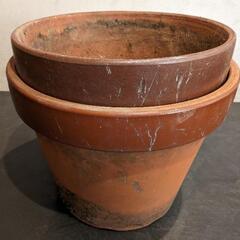 陶器の植木鉢の画像