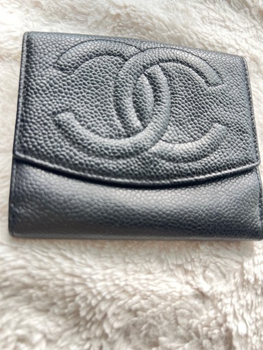 CHANELキャビアスキン二つ折財布