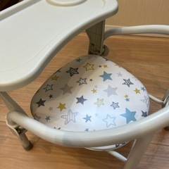 お食事チェア テーブル付きの画像