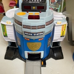 タカラトミー　ぐるっと変形！DXポリスステーション
