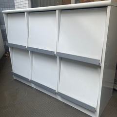 白い棚　収納家具　飾り棚
