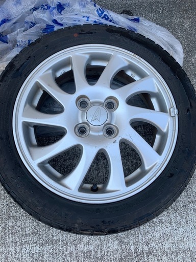 ムーブコンテカスタム純正タイヤ