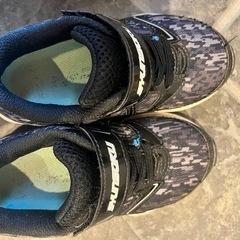 男の子　瞬足スニーカー　16.5と17の画像