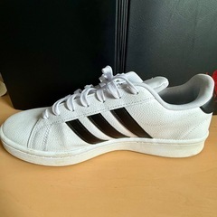 adidas スニーカー　28cmの画像