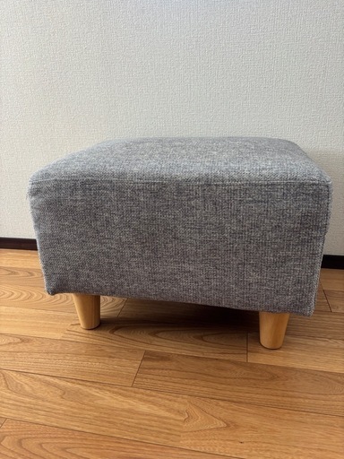 オットマン。グレーのカバー取り外し可能
